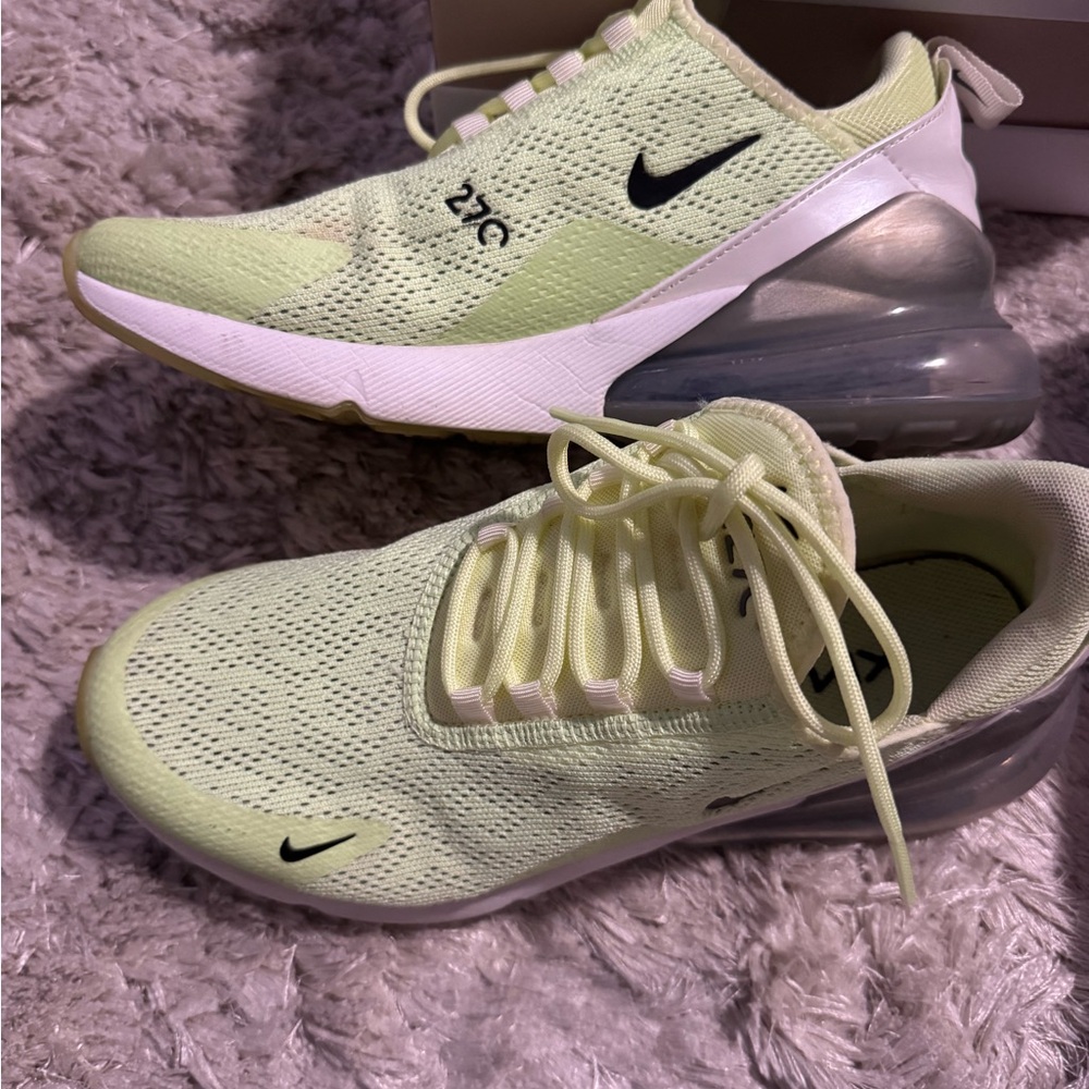 Nike Women's Sneakers in Light Green and Silver